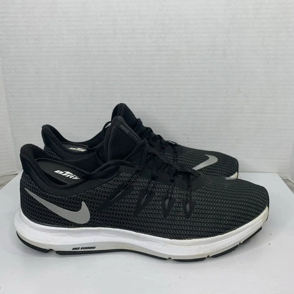 Nike Swift Running Shoes black/white Sz 9